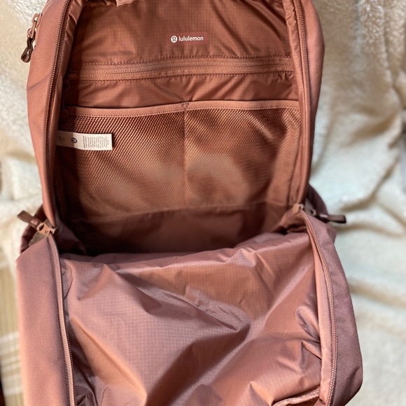 Sold Lululemon Double Zip Backpack 22L Color Spiced Chai NWT - Picture 10 of 13